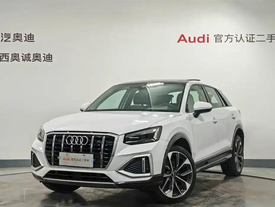 Audi Q2L — фото 1