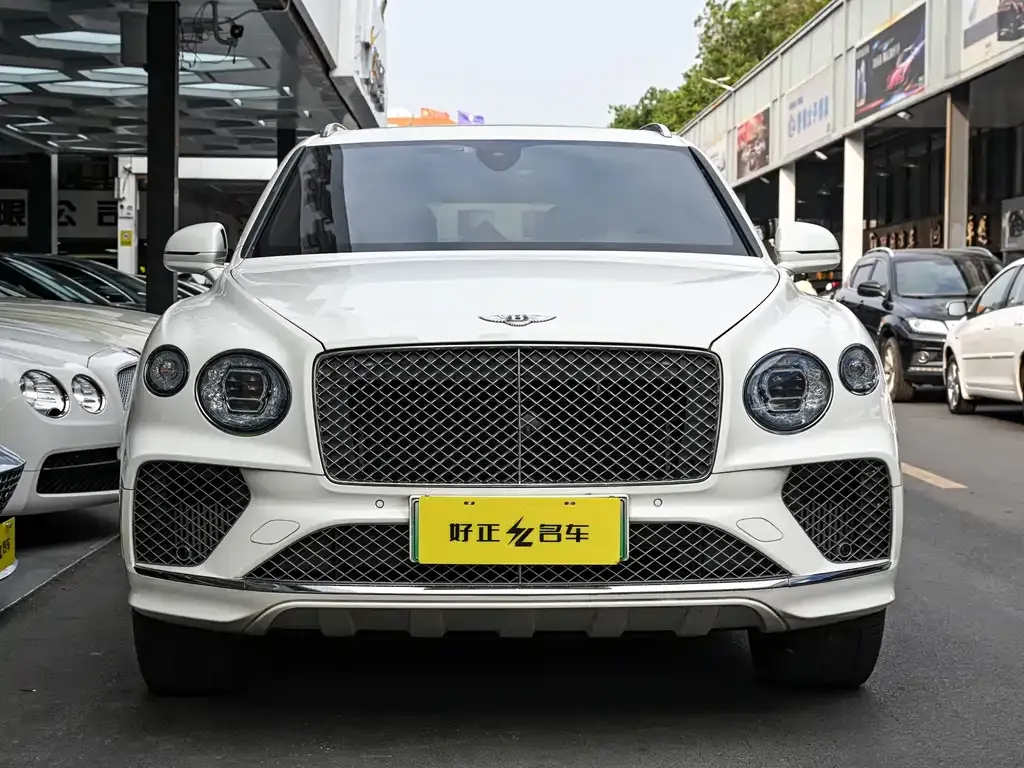 Bentley Bentayga PHEV — фото 7