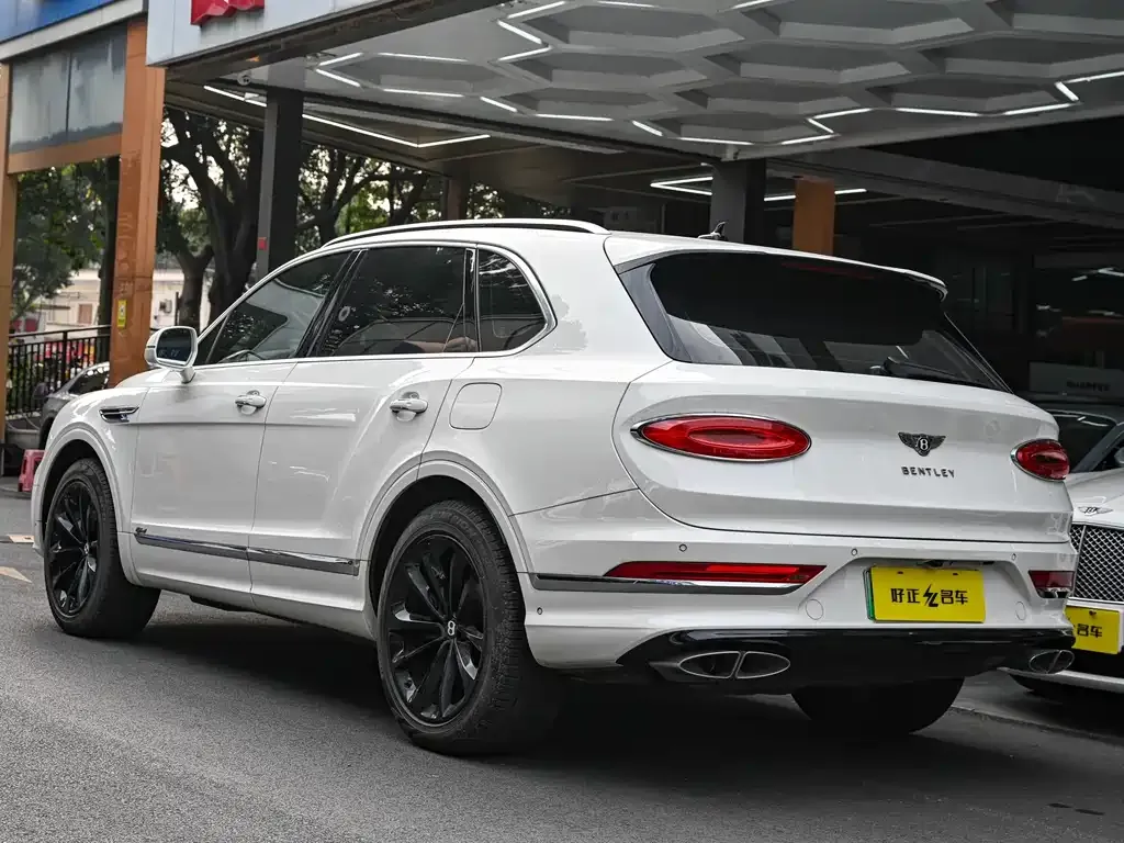 Bentley Bentayga PHEV — фото 8