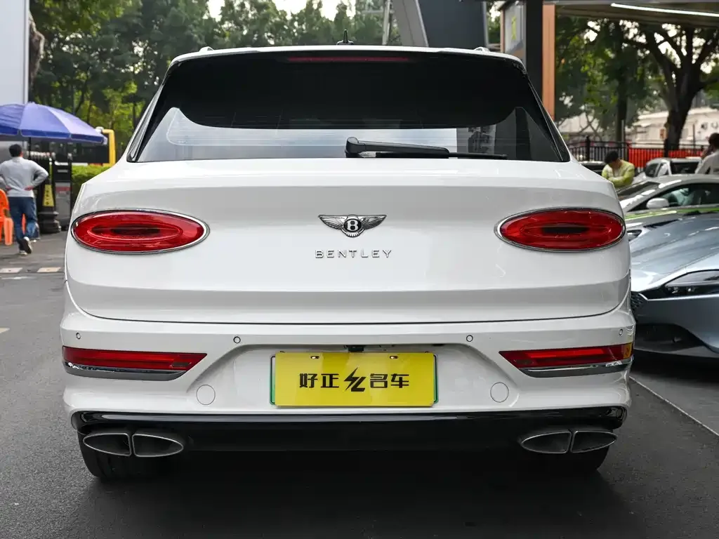Bentley Bentayga PHEV — фото 6