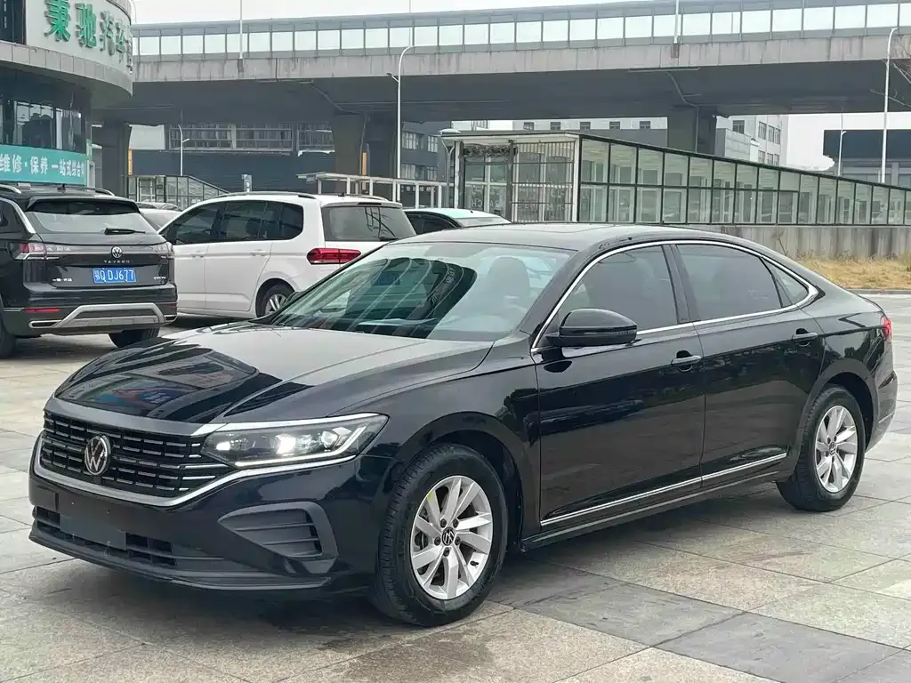 Volkswagen Passat — фото 1