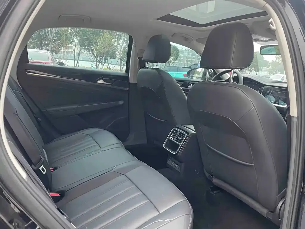 Volkswagen Passat — фото 7