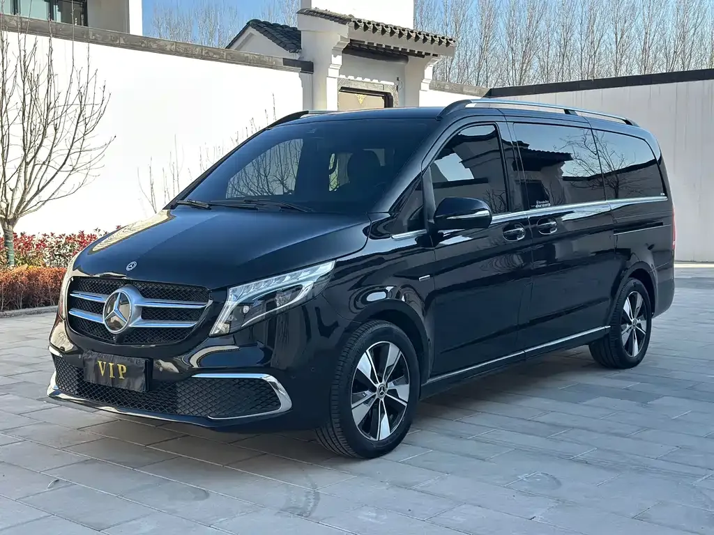 Mercedes-Benz V-Class — фото 1