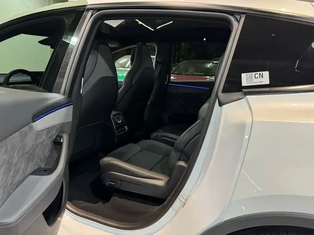 Tesla Model Y L — фото 4