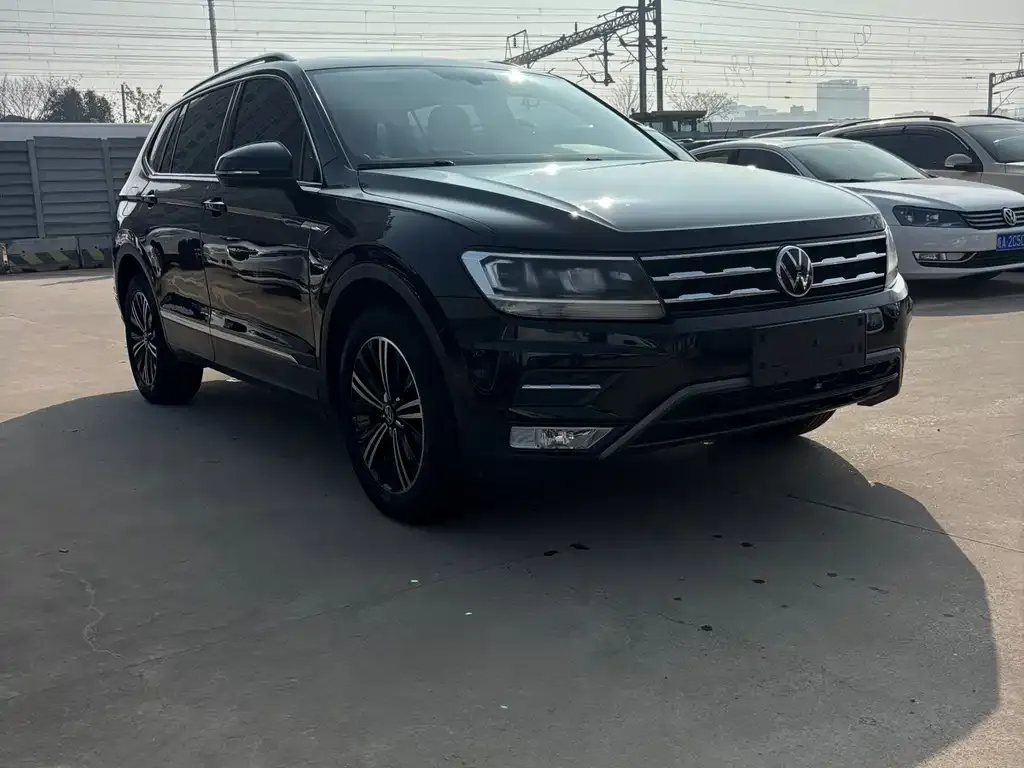 Volkswagen Tiguan L — фото 10