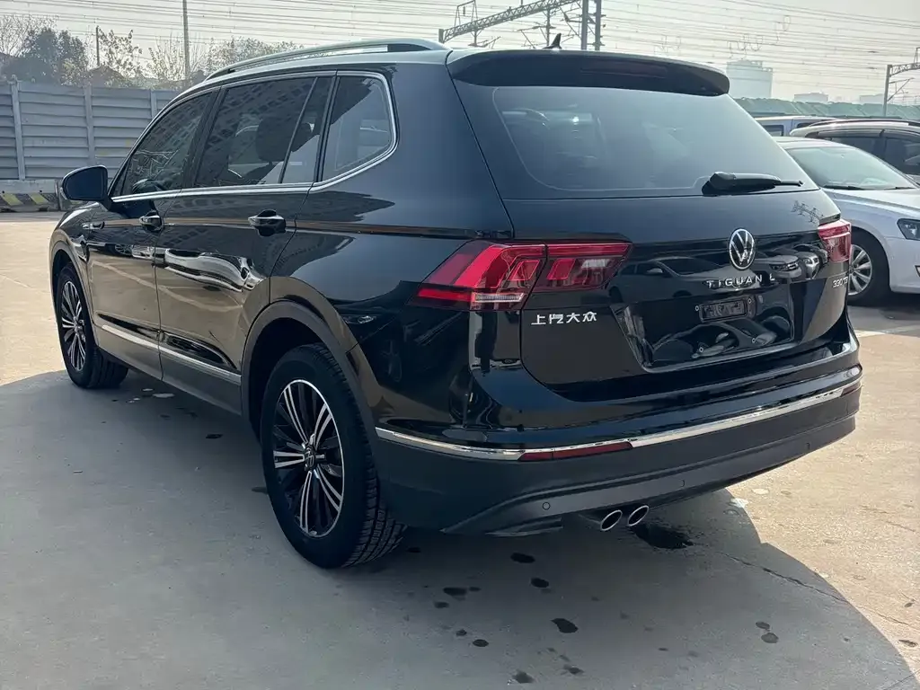 Volkswagen Tiguan L — фото 7