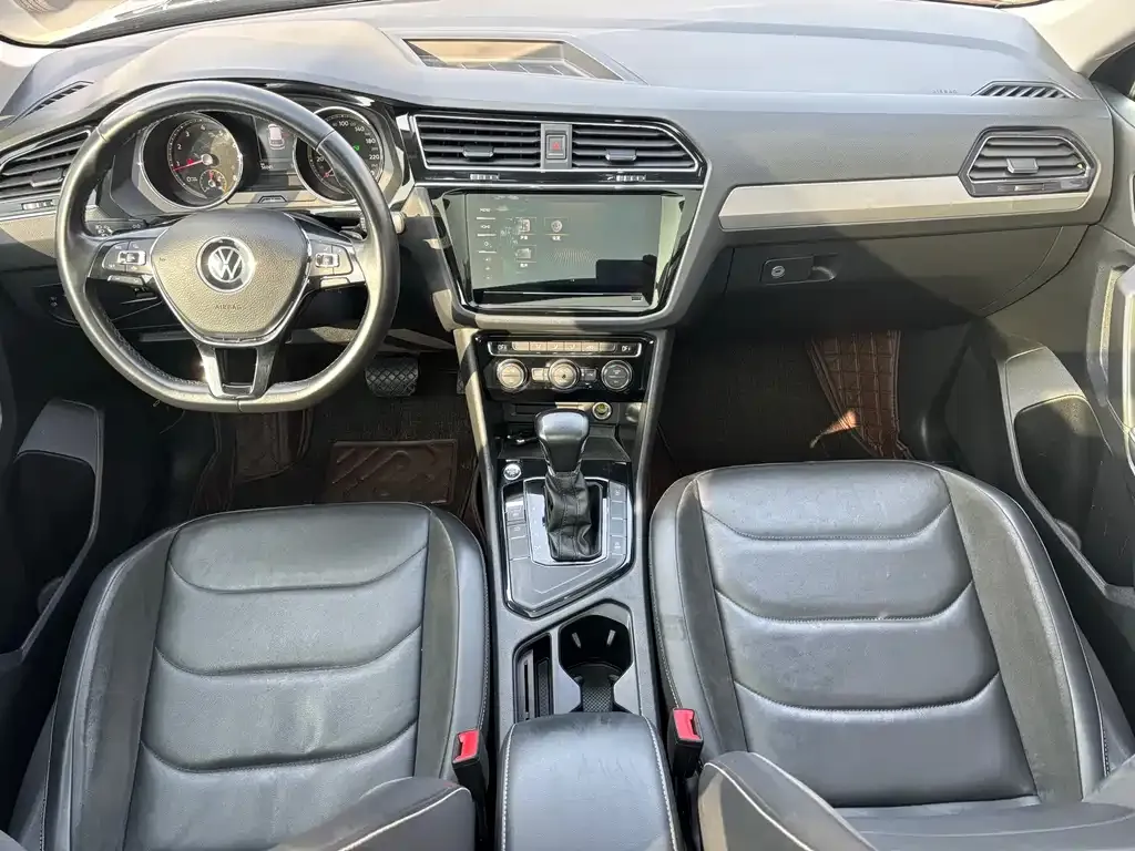 Volkswagen Tiguan L — фото 2