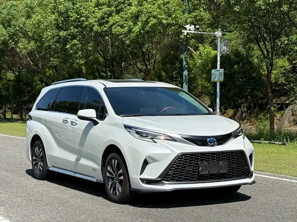 Toyota Granvia — фото 6