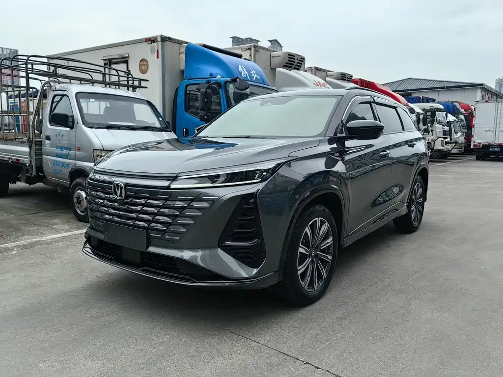 Changan CS75PLUS — фото 1