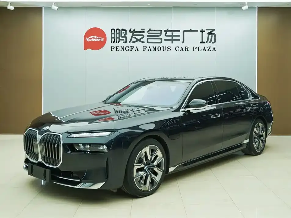 BMW i7 — фото 1