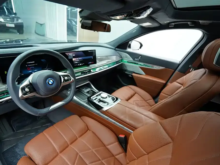 BMW i7 — фото 7