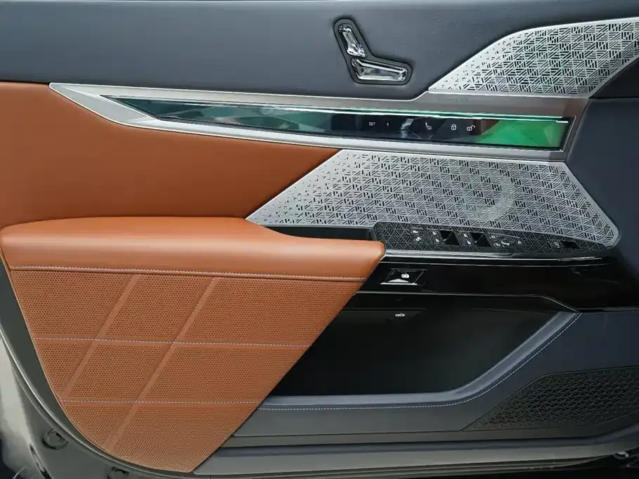 BMW i7 — фото 9