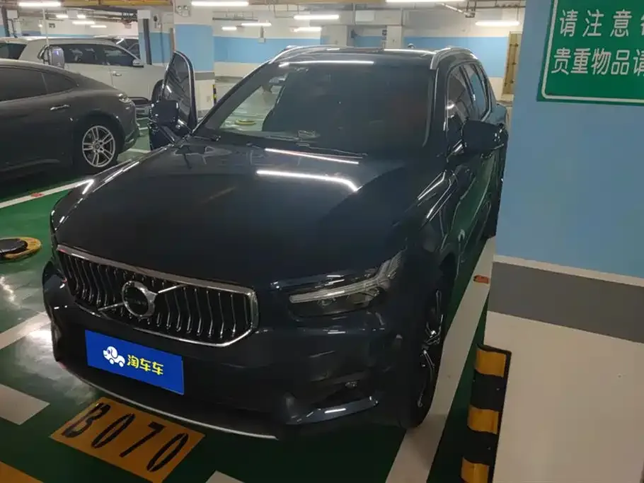 Volvo XC40 — фото 1