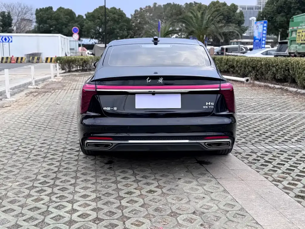 Hongqi H5 — фото 3
