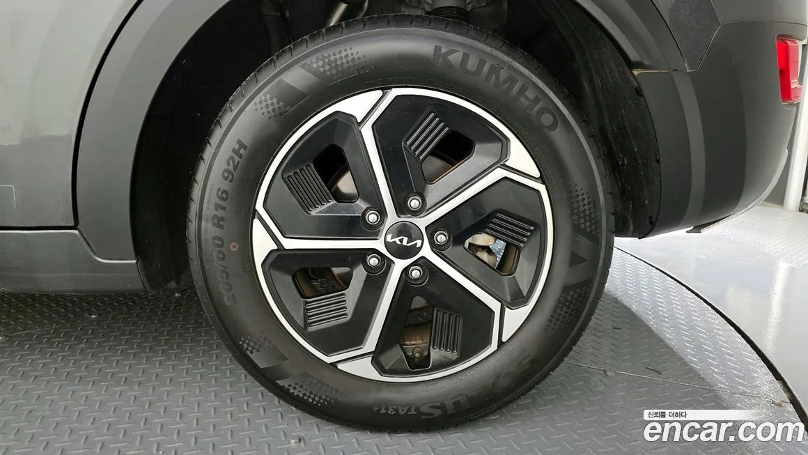 Kia Niro — фото 10