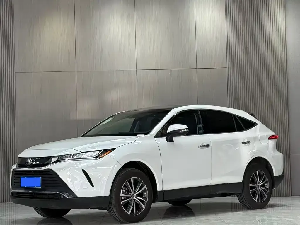 Toyota Harrier — фото 1