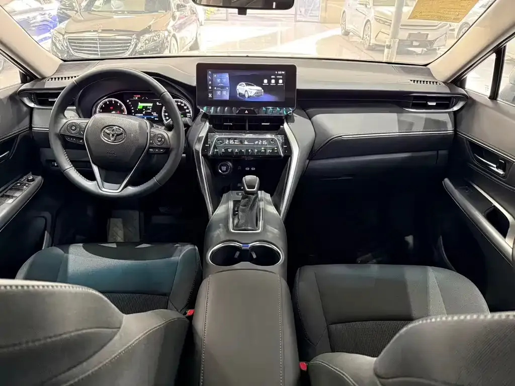 Toyota Harrier — фото 3