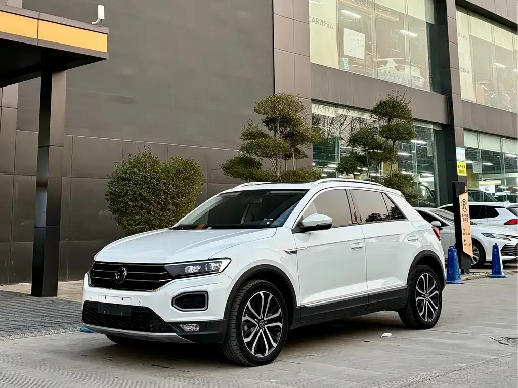 Volkswagen T-Roc — фото 1