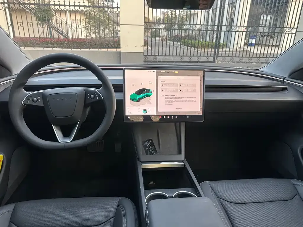 Tesla Model 3 — фото 4