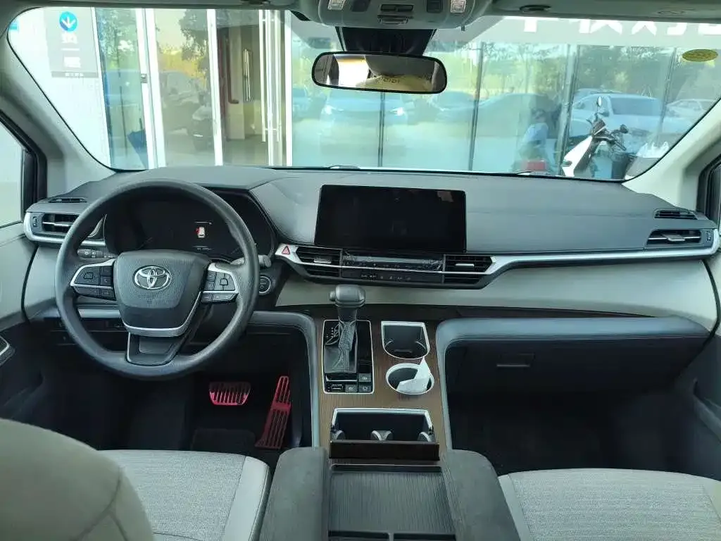 Toyota Sienna — фото 2
