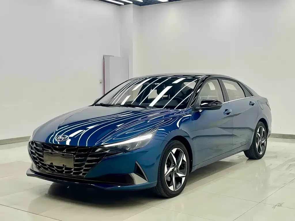 Hyundai Elantra — фото 1