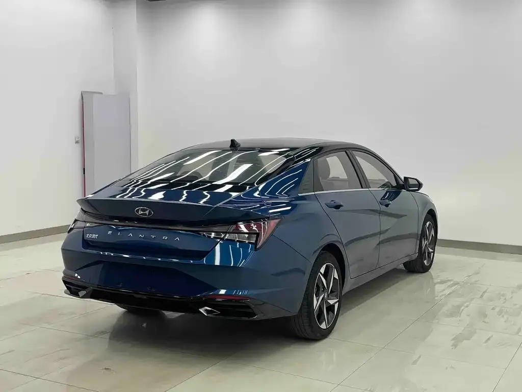 Hyundai Elantra — фото 2