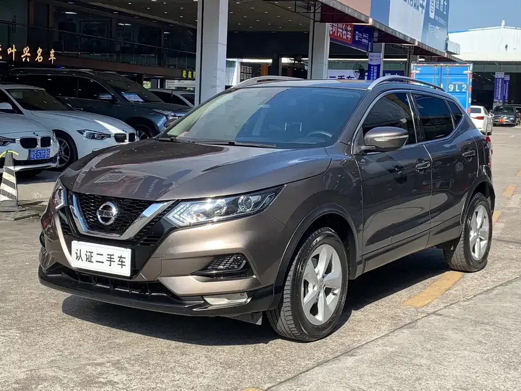 Nissan Qashqai — фото 1