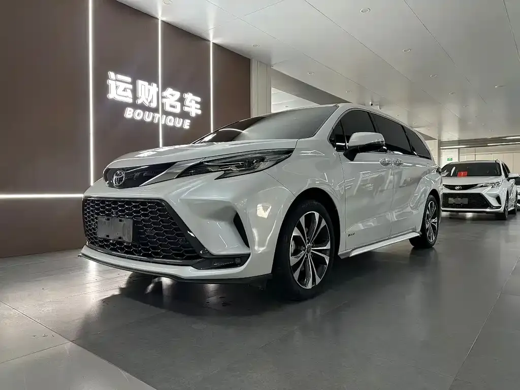 Toyota Granvia — фото 1