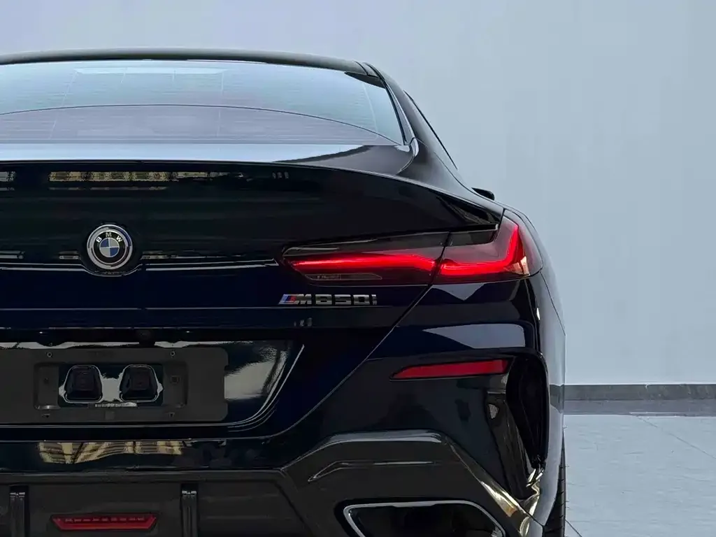 BMW 8 Series — фото 4