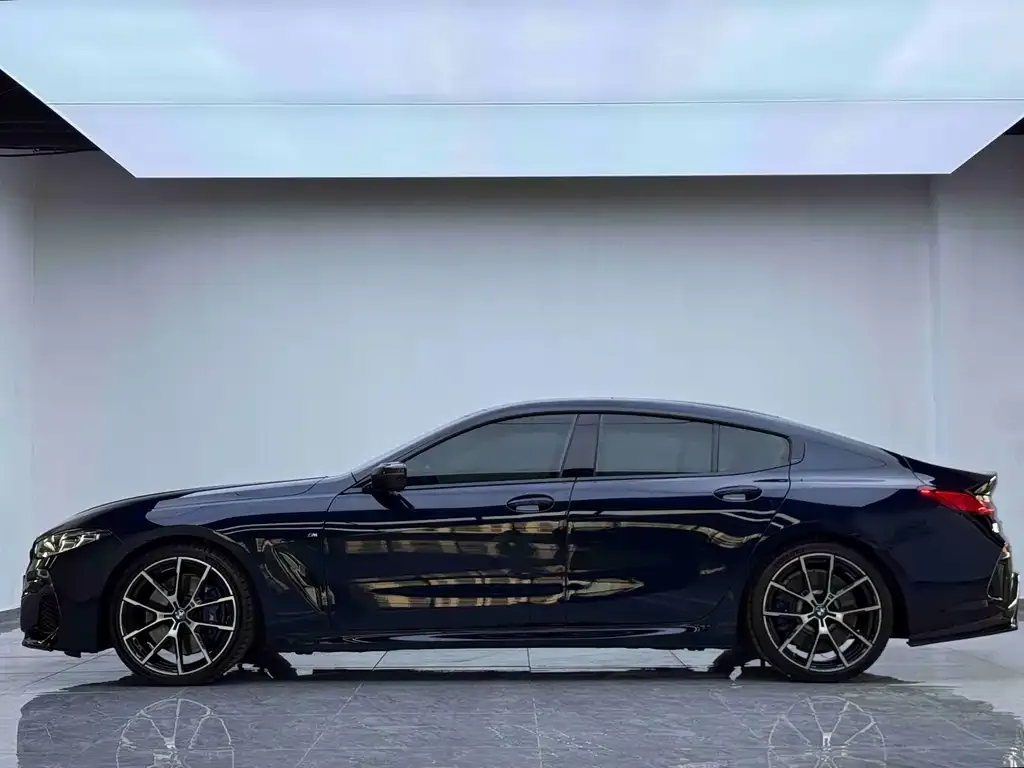 BMW 8 Series — фото 2