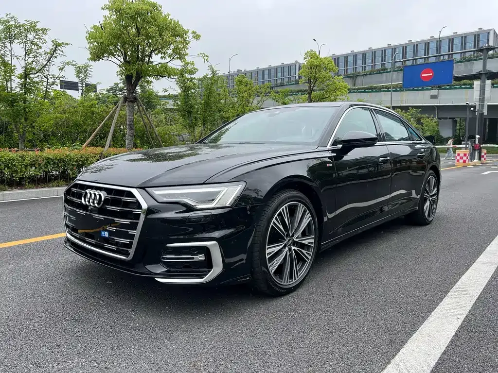 Audi A6L — фото 1