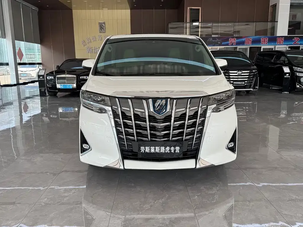 Toyota Alphard — фото 3