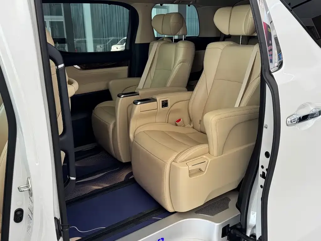 Toyota Alphard — фото 5