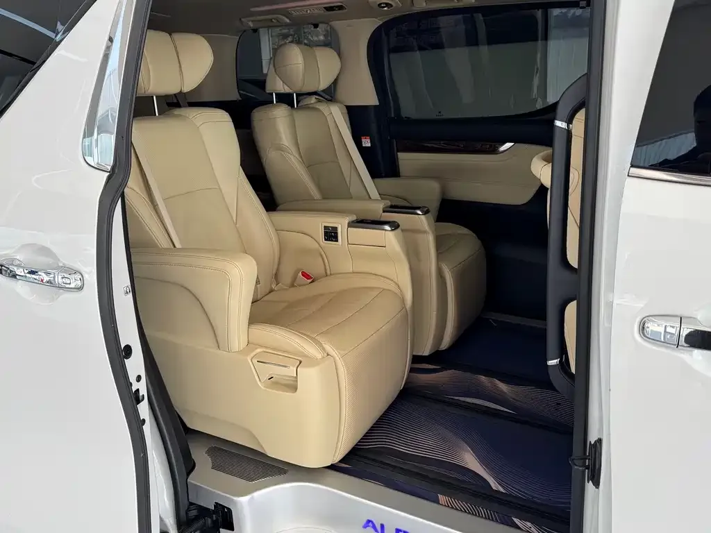 Toyota Alphard — фото 6
