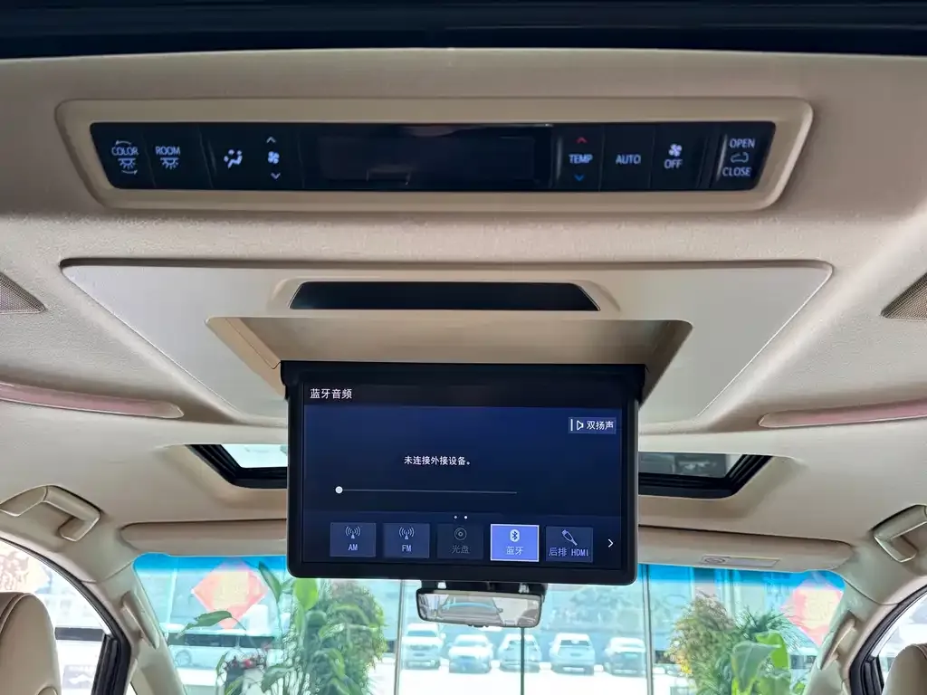 Toyota Alphard — фото 7
