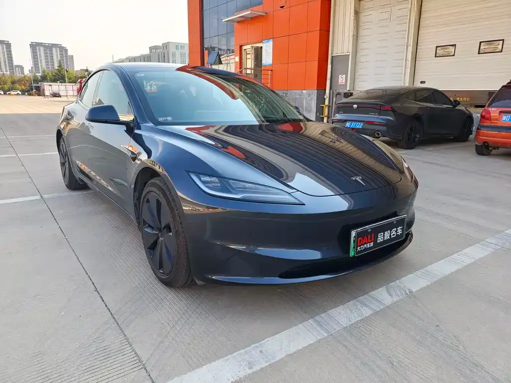 Tesla Model 3 — фото 1