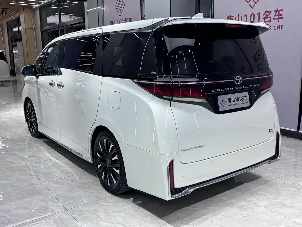 Toyota Vellfire — фото 5