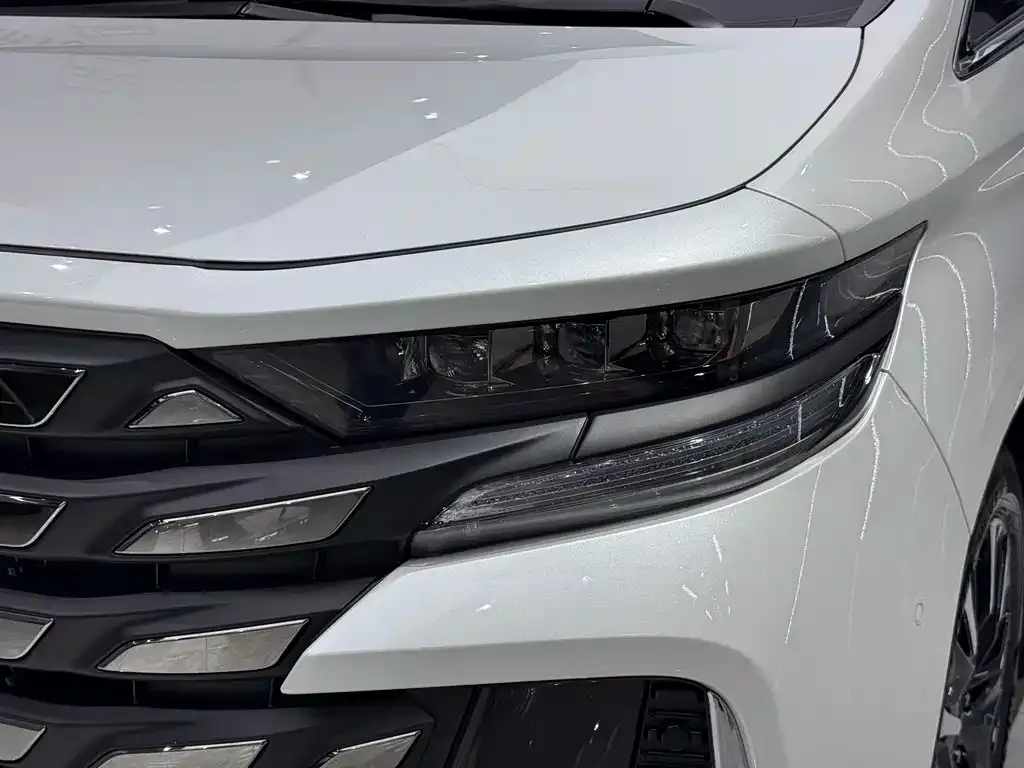 Toyota Vellfire — фото 2