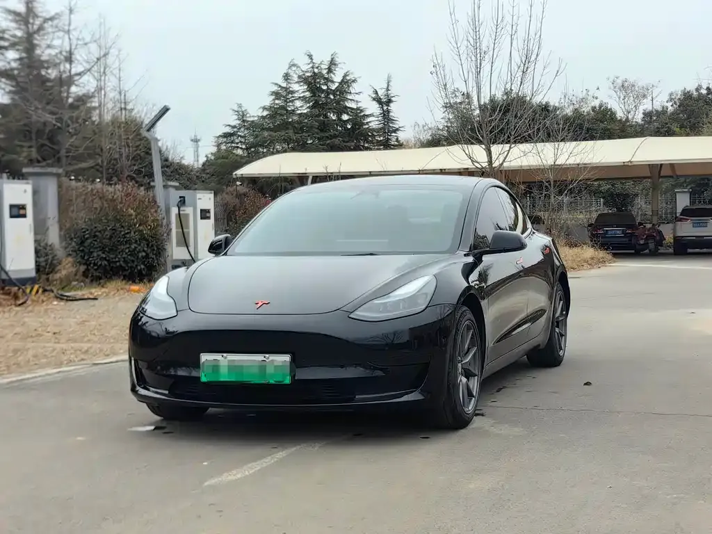 Tesla Model 3 — фото 1