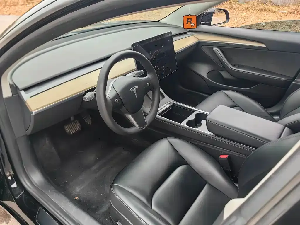 Tesla Model 3 — фото 5
