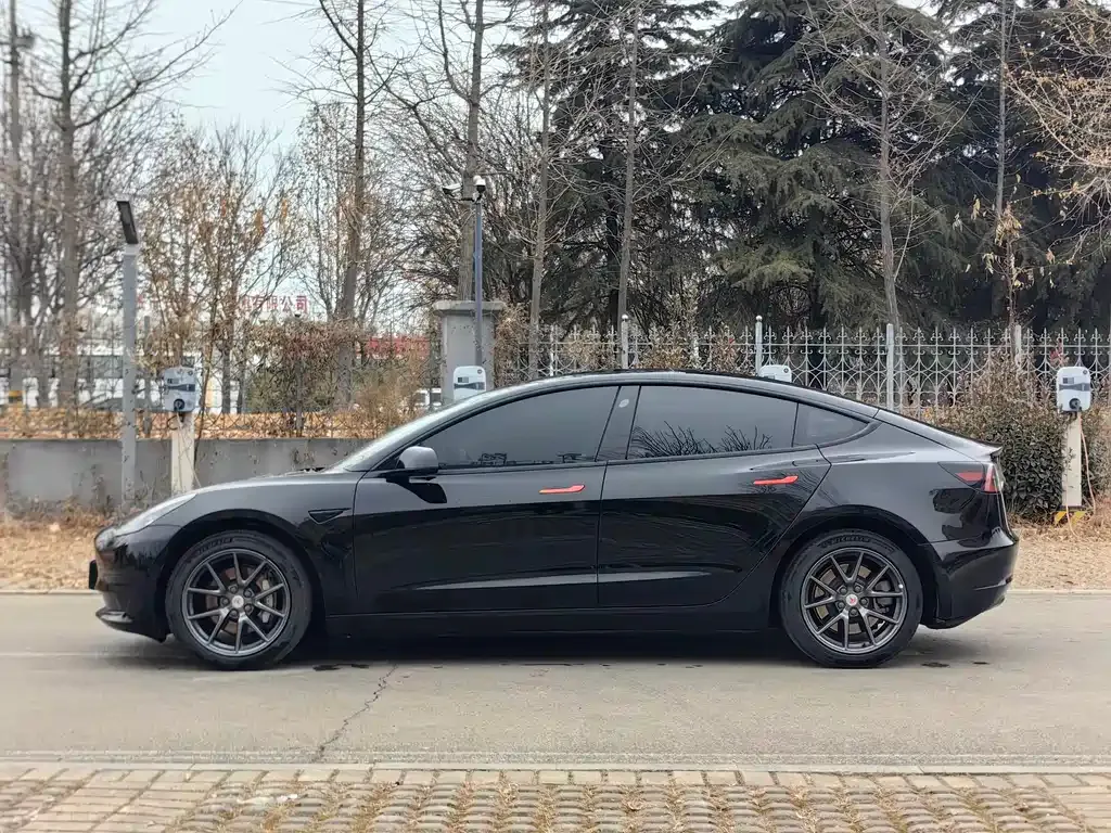 Tesla Model 3 — фото 6