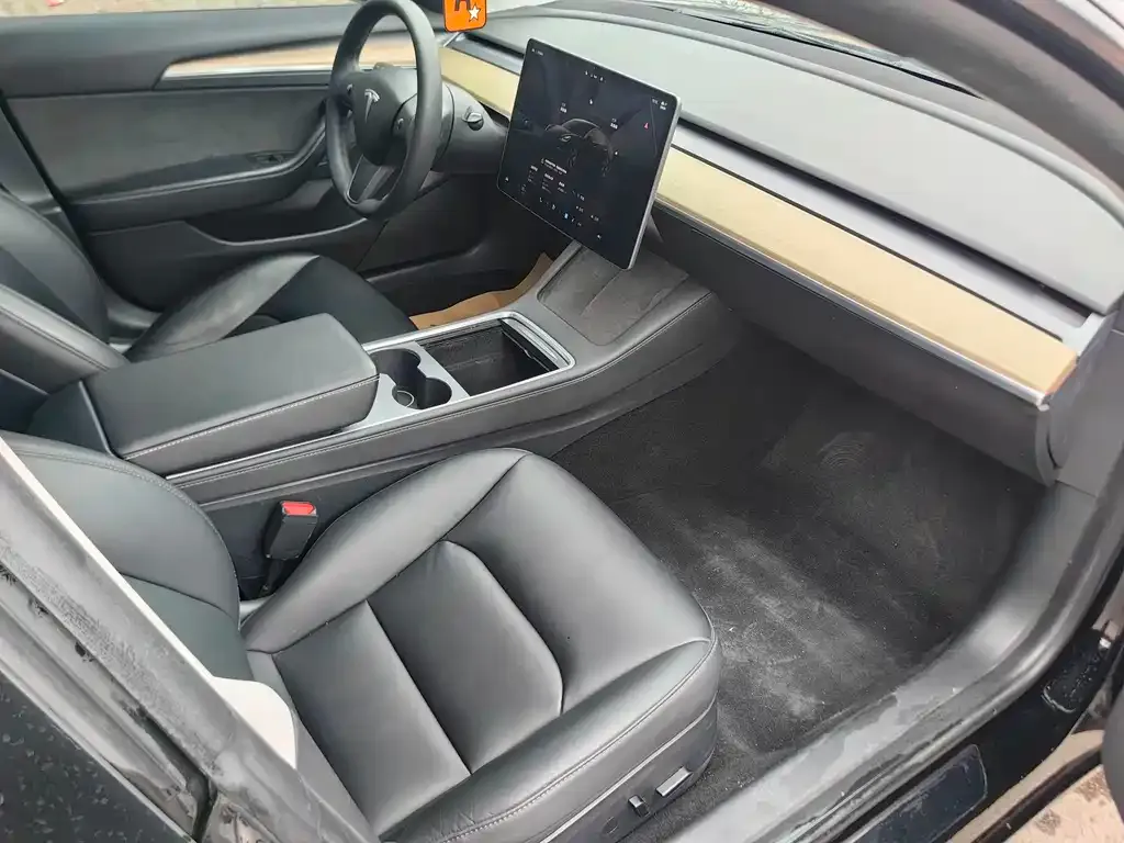 Tesla Model 3 — фото 7