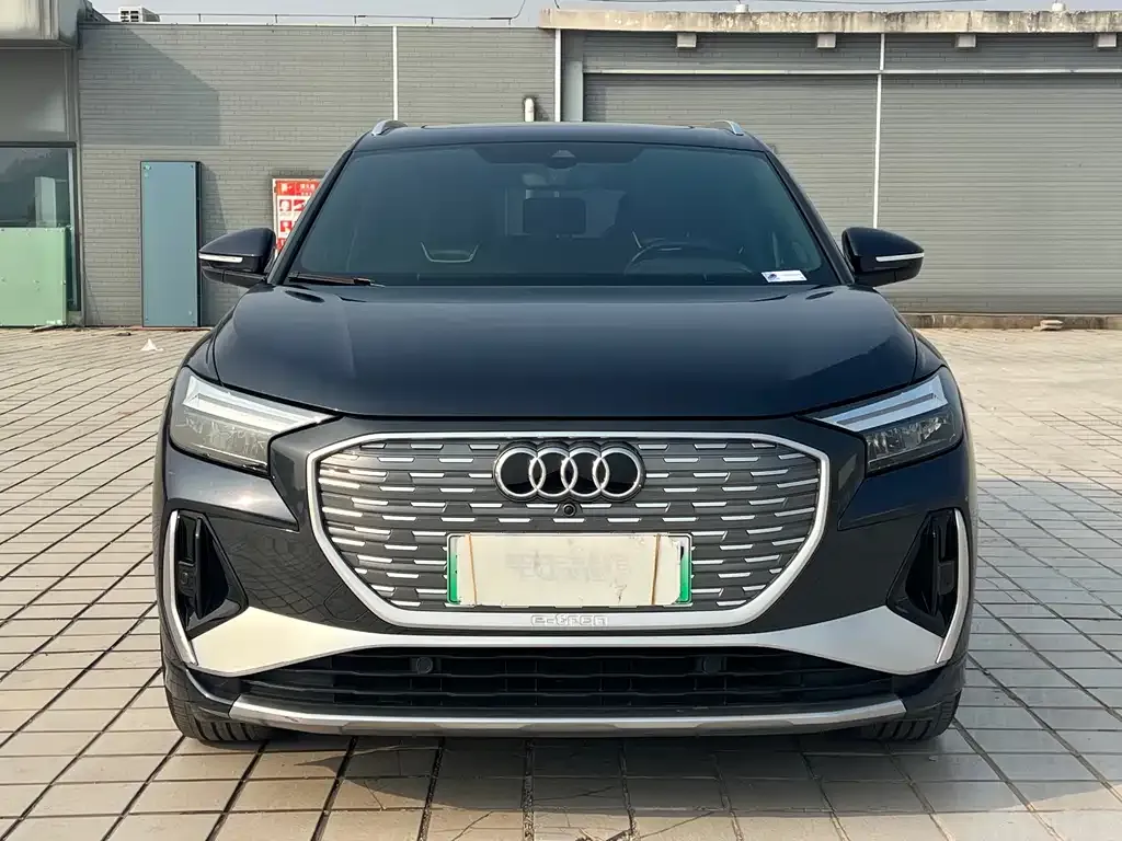 Audi Q4 e-tron — фото 2