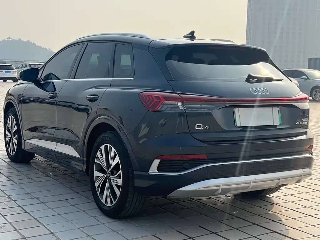 Audi Q4 e-tron — фото 4