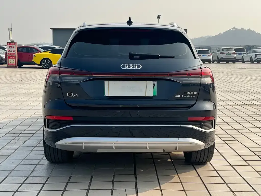 Audi Q4 e-tron — фото 5