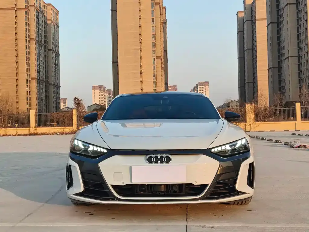Audi RS e-tron GT — фото 9
