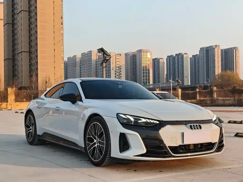 Audi RS e-tron GT — фото 7