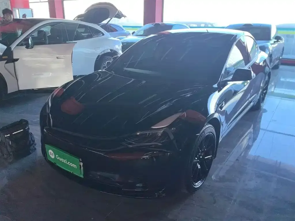 Tesla Model 3 — фото 1