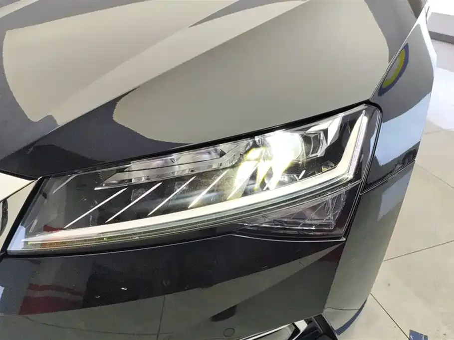 Skoda Superb — фото 5