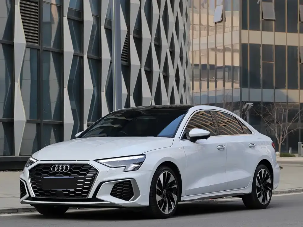 Audi A3 — фото 1
